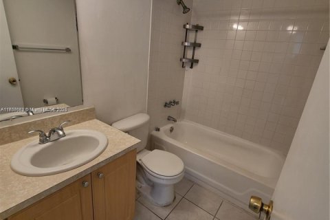 Condo in Plantation, Florida, 1 bedroom  № 1706929 - photo 13