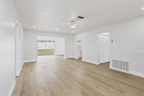 Villa ou maison à vendre à Spring Hill, Floride: 2 chambres, 119.75 m2 № 2277019 - photo 17