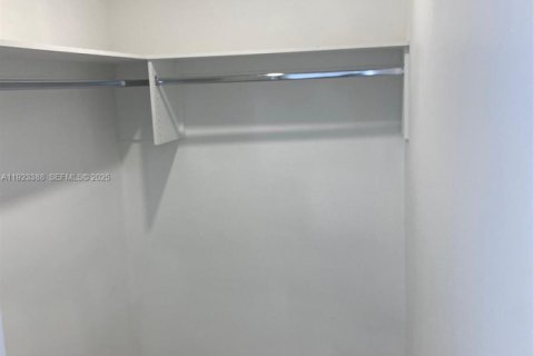 Снять в аренду таунхаус в Майами-Гарденс, Флорида 3 спальни, 123.56м2, № 1982398 - фото 19