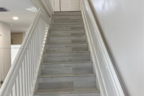 Снять в аренду таунхаус в Майами-Гарденс, Флорида 3 спальни, 123.56м2, № 1982398 - фото 20