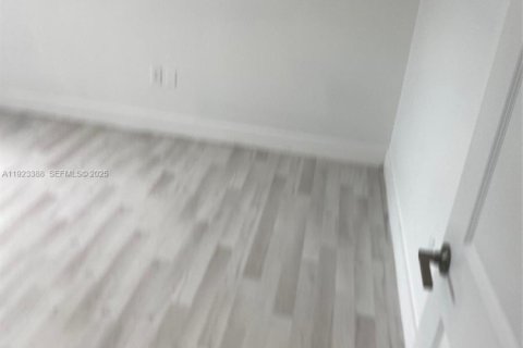 Снять в аренду таунхаус в Майами-Гарденс, Флорида 3 спальни, 123.56м2, № 1982398 - фото 18