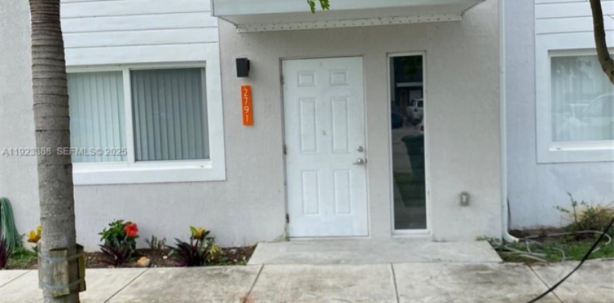 Таунхаус в Майами-Гарденс, Флорида 3 спальни, 123.56м2 № 1982398