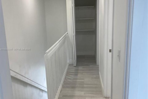 Снять в аренду таунхаус в Майами-Гарденс, Флорида 3 спальни, 123.56м2, № 1982398 - фото 14