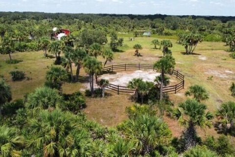 Commercial property in Okeechobee, Florida № 2259701 - photo 1