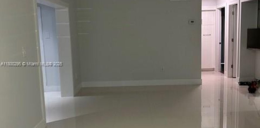 Casa en Miami Gardens, Florida 3 dormitorios, 111.95 m2 № 1861916