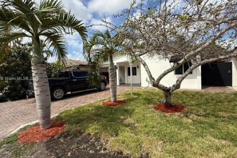 Casa en venta en Miami Gardens, Florida, 3 dormitorios, 111.95 m2 № 1861916 - foto 8