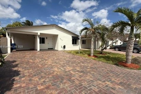 Casa en venta en Miami Gardens, Florida, 3 dormitorios, 111.95 m2 № 1861916 - foto 11