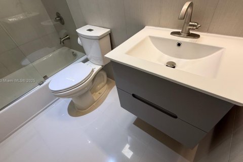 Casa en venta en Miami Gardens, Florida, 3 dormitorios, 111.95 m2 № 1861916 - foto 6