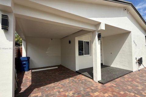 Casa en venta en Miami Gardens, Florida, 3 dormitorios, 111.95 m2 № 1861916 - foto 9