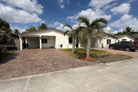 Casa en venta en Miami Gardens, Florida, 3 dormitorios, 111.95 m2 № 1861916 - foto 10