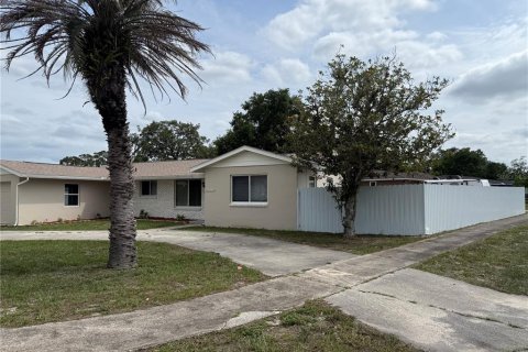 House in Spring Hill, Florida 3 bedrooms, 128.58 sq.m. № 2202361 - photo 3