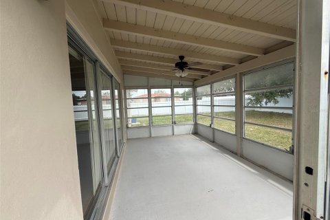 House in Spring Hill, Florida 3 bedrooms, 128.58 sq.m. № 2202361 - photo 14