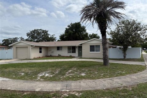 House in Spring Hill, Florida 3 bedrooms, 128.58 sq.m. № 2202361 - photo 2