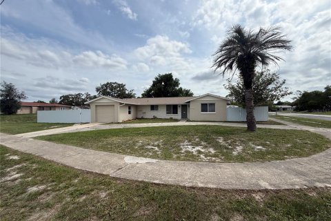 House in Spring Hill, Florida 3 bedrooms, 128.58 sq.m. № 2202361