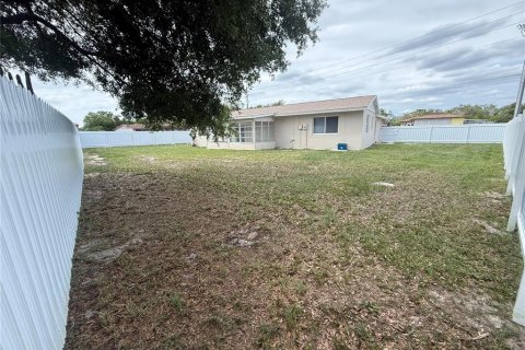 House in Spring Hill, Florida 3 bedrooms, 128.58 sq.m. № 2202361 - photo 19