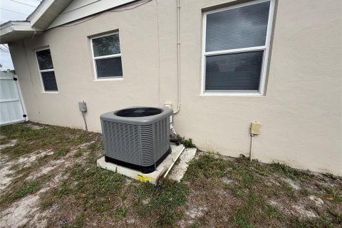 House in Spring Hill, Florida 3 bedrooms, 128.58 sq.m. № 2202361 - photo 21