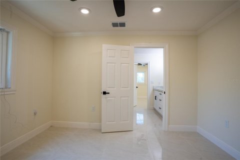 House in Saint Petersburg, Florida 3 bedrooms, 159.05 sq.m. № 2236893 - photo 29