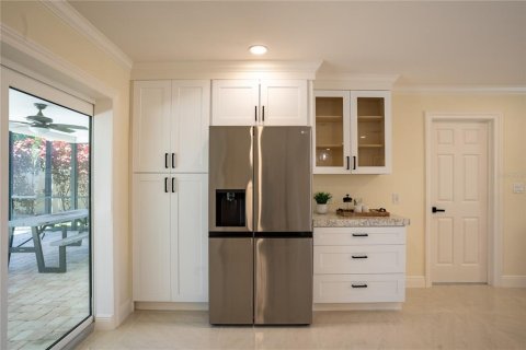 House in Saint Petersburg, Florida 3 bedrooms, 159.05 sq.m. № 2236893 - photo 14
