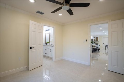 House in Saint Petersburg, Florida 3 bedrooms, 159.05 sq.m. № 2236893 - photo 28