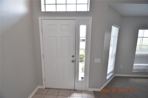 Casa en alquiler en Brandon, Florida, 3 dormitorios, 172.43 m2 № 1915596 - foto 2