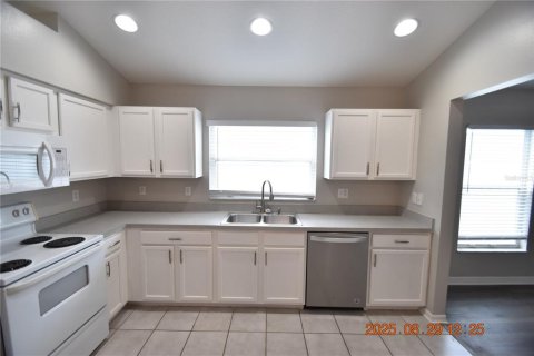 Casa en alquiler en Brandon, Florida, 3 dormitorios, 172.43 m2 № 1915596 - foto 14