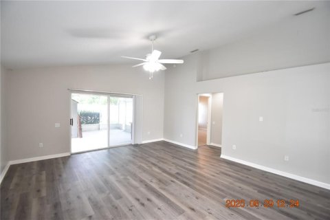 Casa en alquiler en Brandon, Florida, 3 dormitorios, 172.43 m2 № 1915596 - foto 8