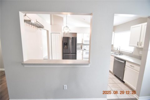 Casa en alquiler en Brandon, Florida, 3 dormitorios, 172.43 m2 № 1915596 - foto 11