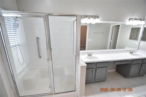 Casa en alquiler en Brandon, Florida, 3 dormitorios, 172.43 m2 № 1915596 - foto 25