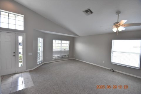 Casa en alquiler en Brandon, Florida, 3 dormitorios, 172.43 m2 № 1915596 - foto 3