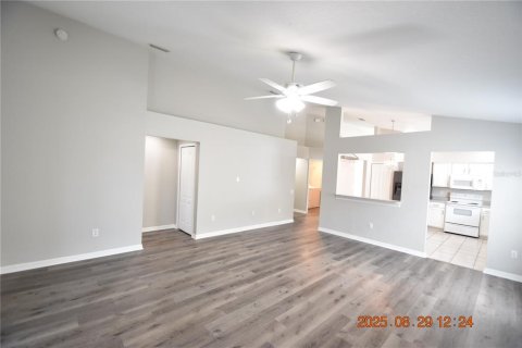 Casa en alquiler en Brandon, Florida, 3 dormitorios, 172.43 m2 № 1915596 - foto 9