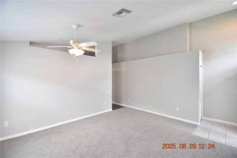 Casa en alquiler en Brandon, Florida, 3 dormitorios, 172.43 m2 № 1915596 - foto 5