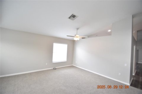 Casa en alquiler en Brandon, Florida, 3 dormitorios, 172.43 m2 № 1915596 - foto 6