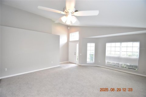 Casa en alquiler en Brandon, Florida, 3 dormitorios, 172.43 m2 № 1915596 - foto 4