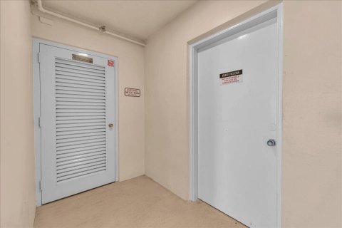 Copropriété à vendre à Pompano Beach, Floride: 3 chambres, 150.5 m2 № 2407590 - photo 30