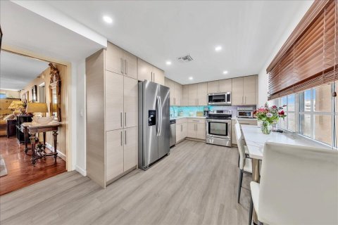 Copropriété à vendre à Pompano Beach, Floride: 3 chambres, 150.5 m2 № 2407590 - photo 6