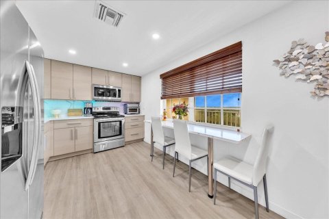 Copropriété à vendre à Pompano Beach, Floride: 3 chambres, 150.5 m2 № 2407590 - photo 11