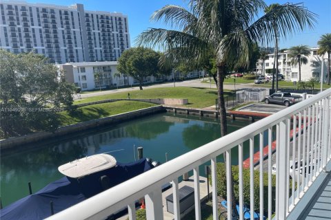 Condominio en alquiler en Miami, Florida, 2 dormitorios, 91.97 m2 № 2153011 - foto 15