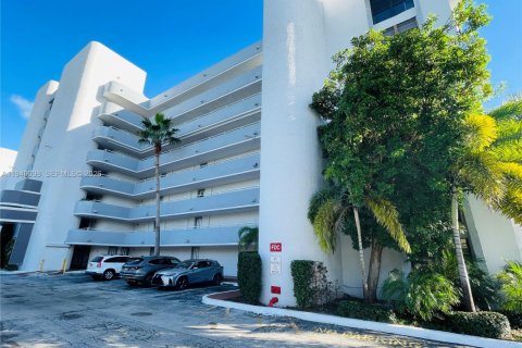 Condominio en alquiler en Miami, Florida, 2 dormitorios, 91.97 m2 № 2153011 - foto 14