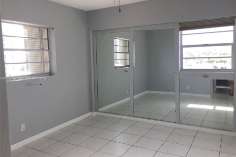 Condominio en venta en Hollywood, Florida, 2 dormitorios, 74.32 m2 № 2033244 - foto 8