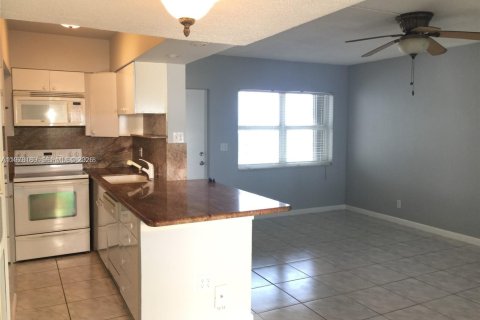 Condominio en venta en Hollywood, Florida, 2 dormitorios, 74.32 m2 № 2033244 - foto 6