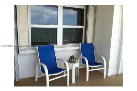Condominio en venta en Hollywood, Florida, 2 dormitorios, 74.32 m2 № 2033244 - foto 2