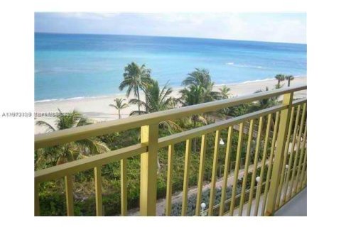 Condominio en venta en Hollywood, Florida, 2 dormitorios, 74.32 m2 № 2033244 - foto 13