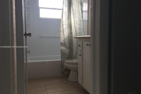 Condominio en venta en Hollywood, Florida, 2 dormitorios, 74.32 m2 № 2033244 - foto 25