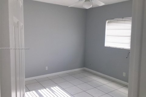 Condominio en venta en Hollywood, Florida, 2 dormitorios, 74.32 m2 № 2033244 - foto 10