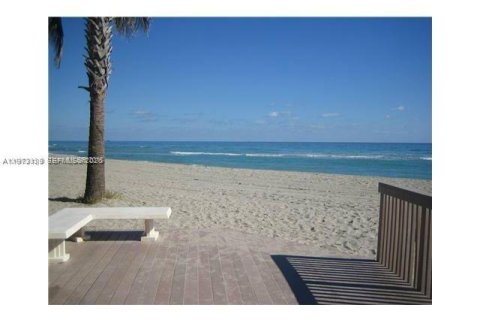 Condominio en venta en Hollywood, Florida, 2 dormitorios, 74.32 m2 № 2033244 - foto 12