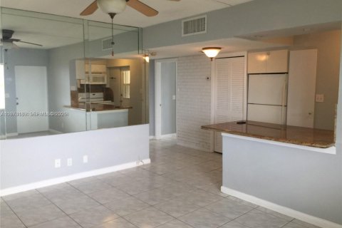 Condominio en venta en Hollywood, Florida, 2 dormitorios, 74.32 m2 № 2033244 - foto 4