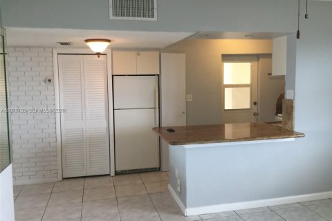 Condominio en venta en Hollywood, Florida, 2 dormitorios, 74.32 m2 № 2033244 - foto 5