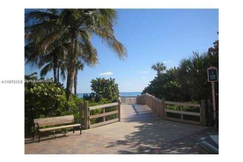 Condominio en venta en Hollywood, Florida, 2 dormitorios, 74.32 m2 № 2033244 - foto 7