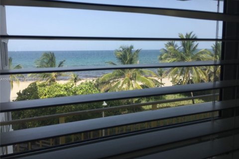 Condominio en venta en Hollywood, Florida, 2 dormitorios, 74.32 m2 № 2033244 - foto 3