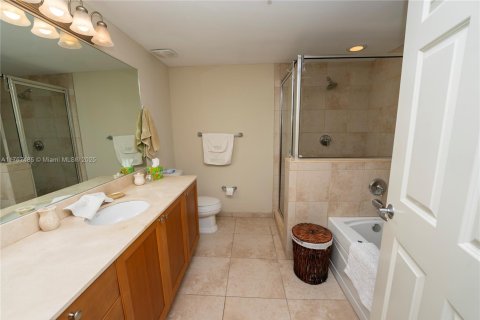 Condo in Coral Gables, Florida, 2 bedrooms  № 1868696 - photo 13